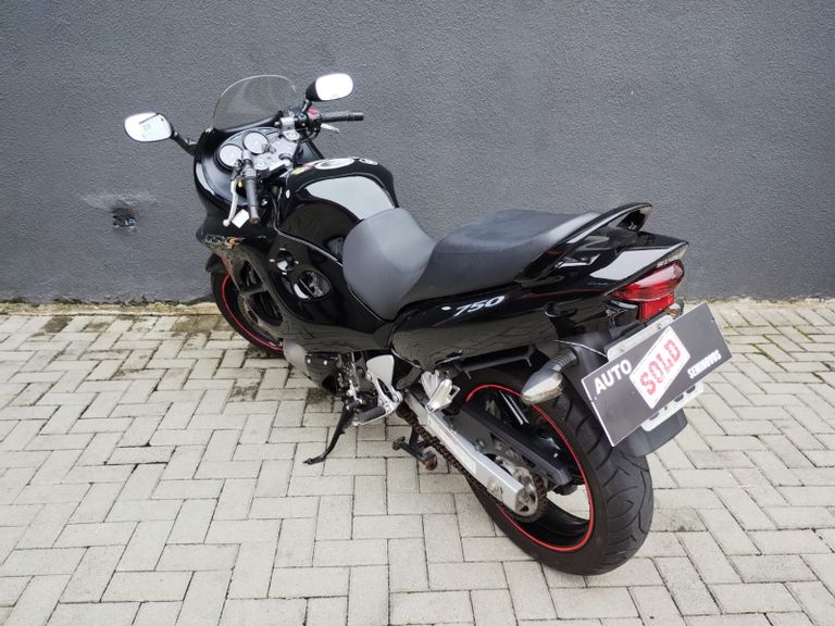 SUZUKI GSX 750 F