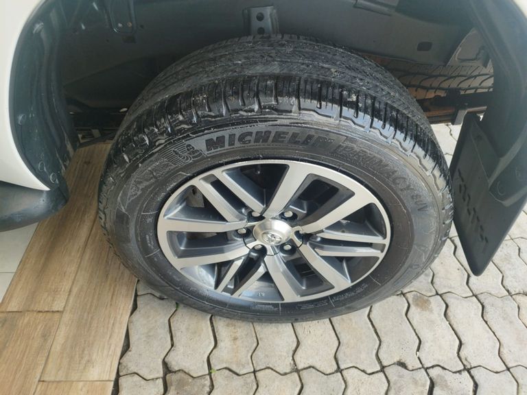 Toyota Hilux CD 4x4 2.8 Diesel Mec.