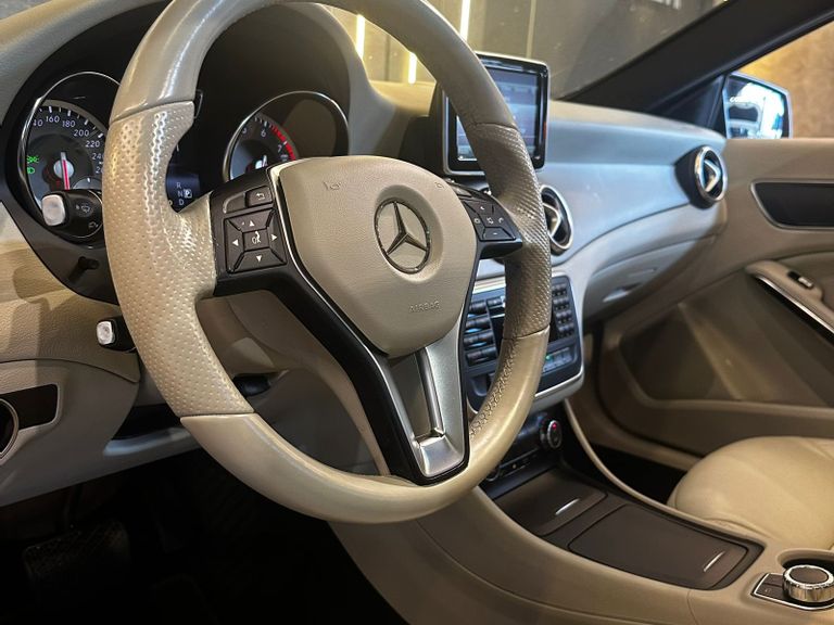 Mercedes GLA 200 Vision 1.6/1.6 TB 16V Flex Aut.