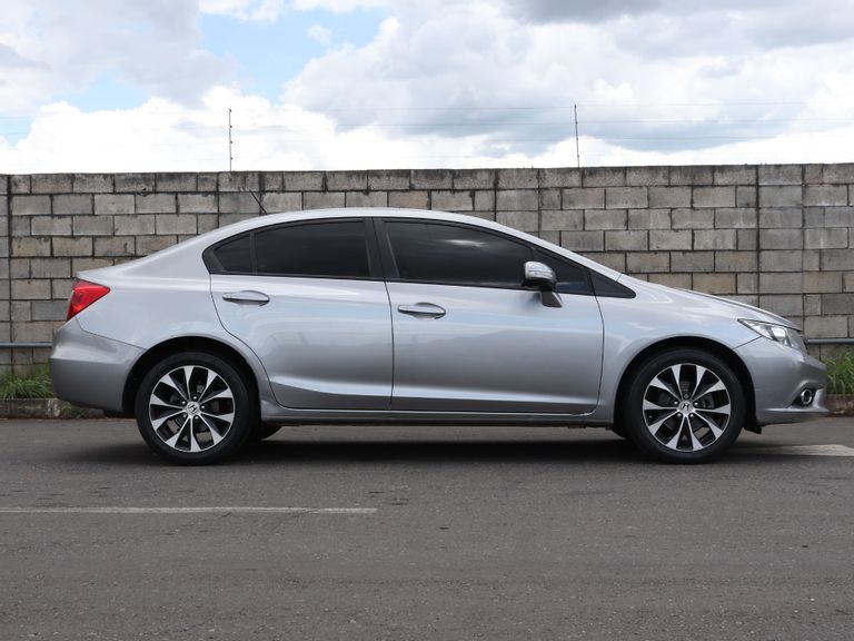 Honda Civic Sedan LXS 1.8/1.8 Flex 16V Aut. 4p