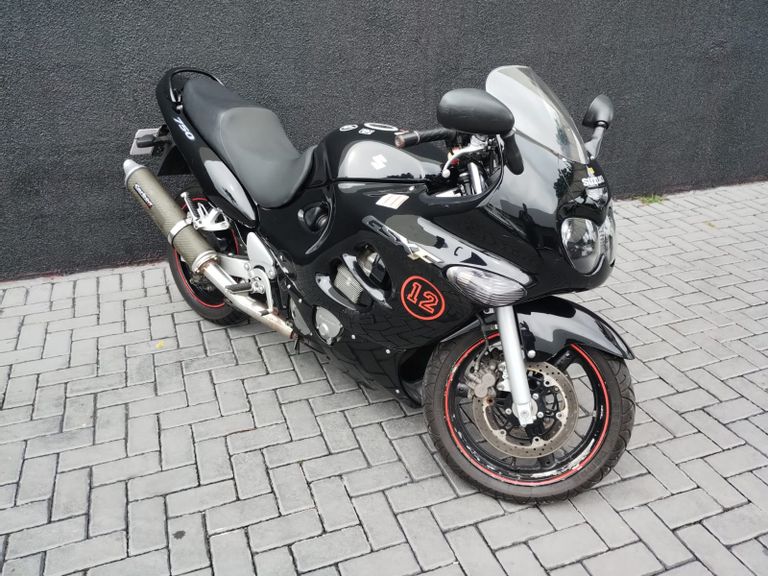 SUZUKI GSX 750 F