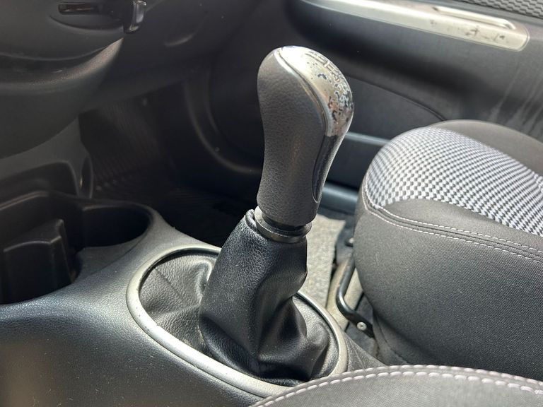 Nissan MARCH SV 1.0 12V Flex 5p