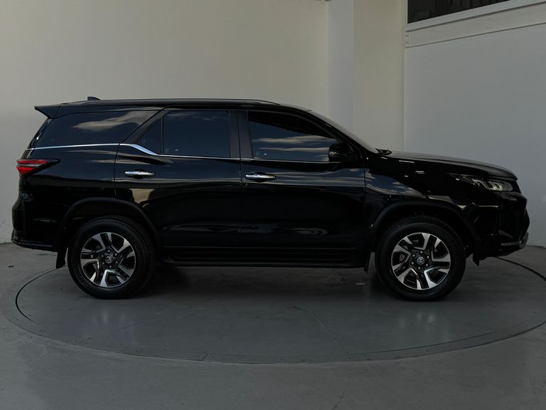 Toyota Hilux SW4 Diamond 2.8 TB 4x4 Die. Aut.