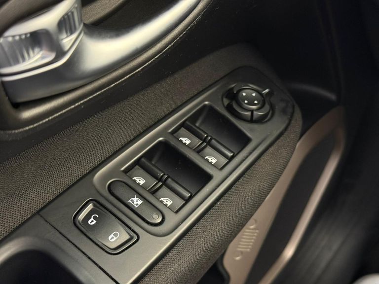 Jeep Renegade Sport 1.8 4x2 Flex 16V Aut.