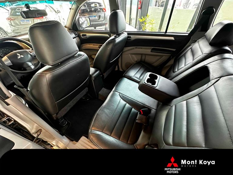 Mitsubishi Pajero DAKAR 3.2 4x4 T.I. Dies. 5p Aut.