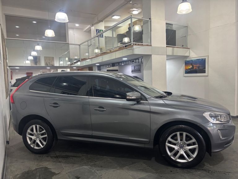 Volvo XC 60 T-5 MOMENTUM 2.0 245cv FWD 5p