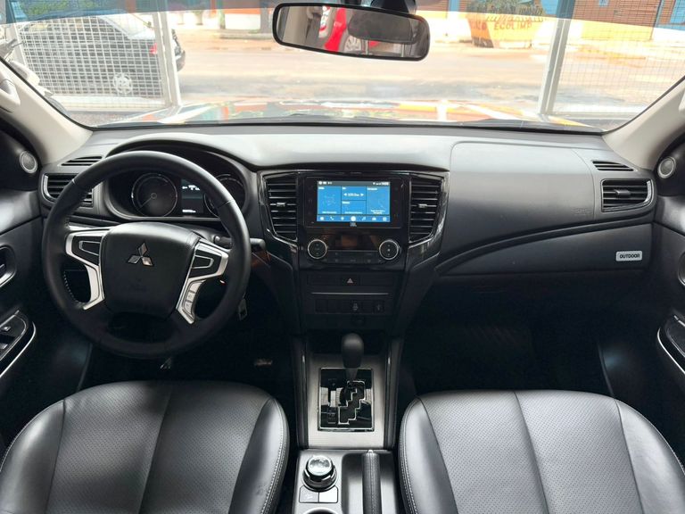 Mitsubishi L200 Tri. Outdo. GLS 2.4 CD 4x4 Die. Aut