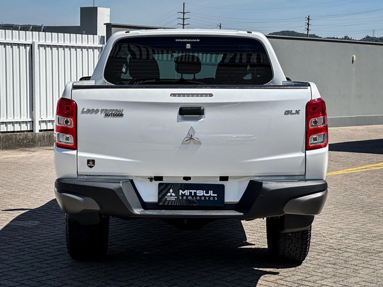 Mitsubishi L200 Tri. Outd. GLX 2.4 CD 4x4 Die. Mec.