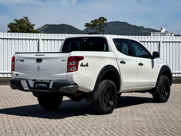 Mitsubishi L200 Tri. Outd. GLX 2.4 CD 4x4 Die. Mec.