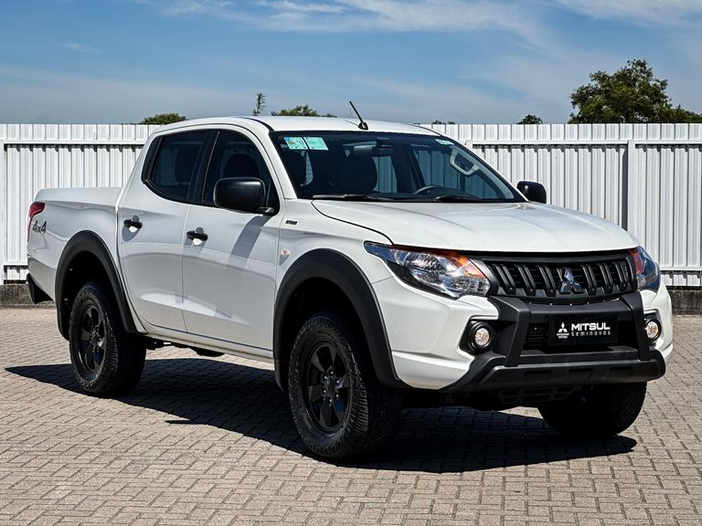 Mitsubishi L200 Tri. Outd. GLX 2.4 CD 4x4 Die. Mec.
