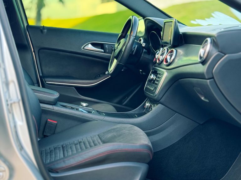 Mercedes GLA 250 Sport 2.0 TB 16V 4x2  211cv Aut.