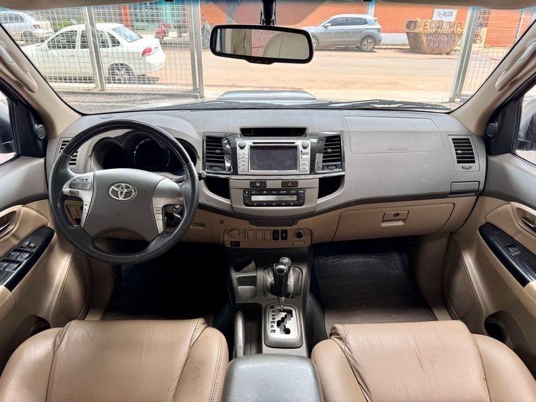 Toyota Hilux SW4 SRV D4-D 4x4 3.0 TDI Dies. Aut