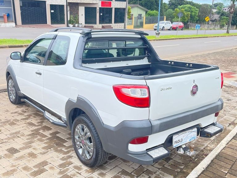 Fiat Strada Trekking 1.6 16V Flex CD