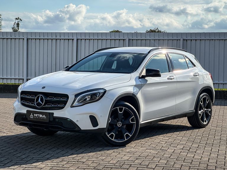 Mercedes GLA 200 Night 1.6. TB 16V Flex Aut.