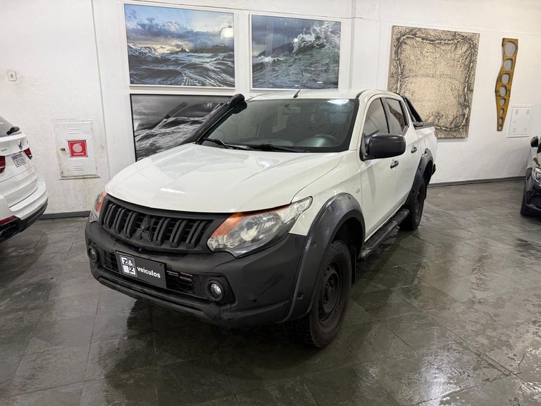 Mitsubishi L200 Triton Sport GLX 2.4 CD Diesel Mec.