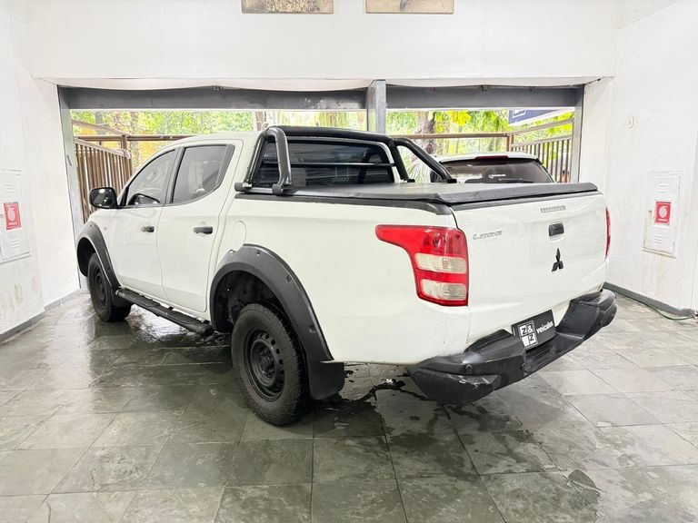 Mitsubishi L200 Triton Sport GLX 2.4 CD Diesel Mec.