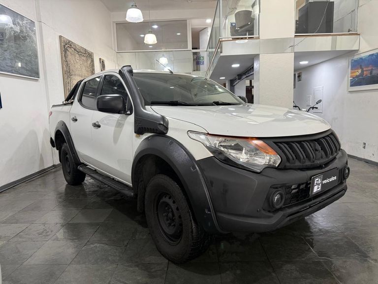Mitsubishi L200 Triton Sport GLX 2.4 CD Diesel Mec.