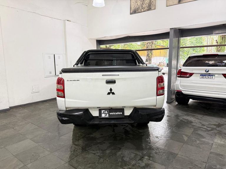 Mitsubishi L200 Triton Sport GLX 2.4 CD Diesel Mec.