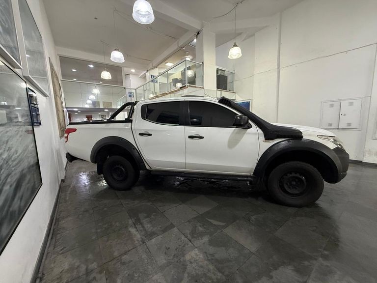 Mitsubishi L200 Triton Sport GLX 2.4 CD Diesel Mec.