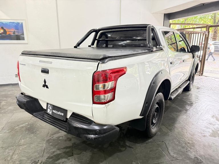 Mitsubishi L200 Triton Sport GLX 2.4 CD Diesel Mec.