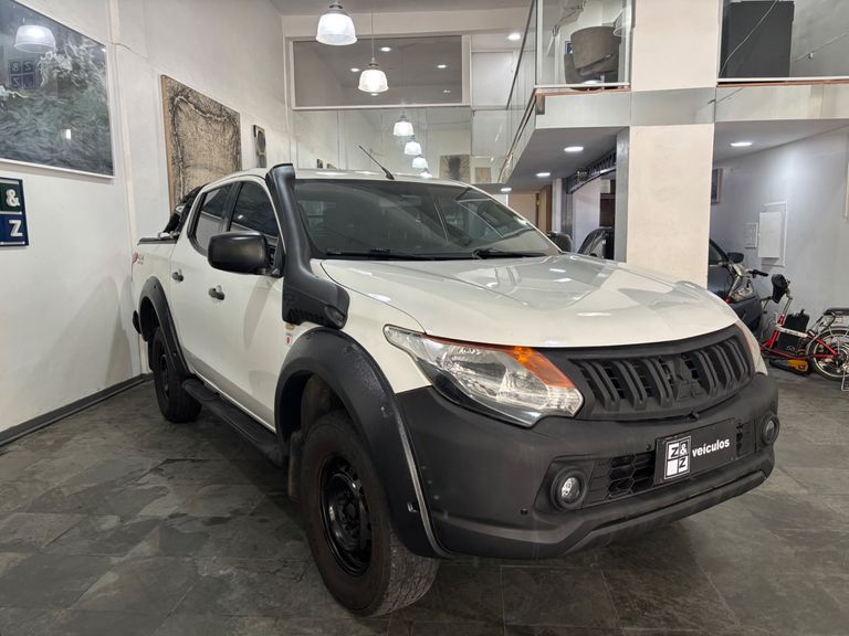 Mitsubishi L200 Triton Sport GLX 2.4 CD Diesel Mec.