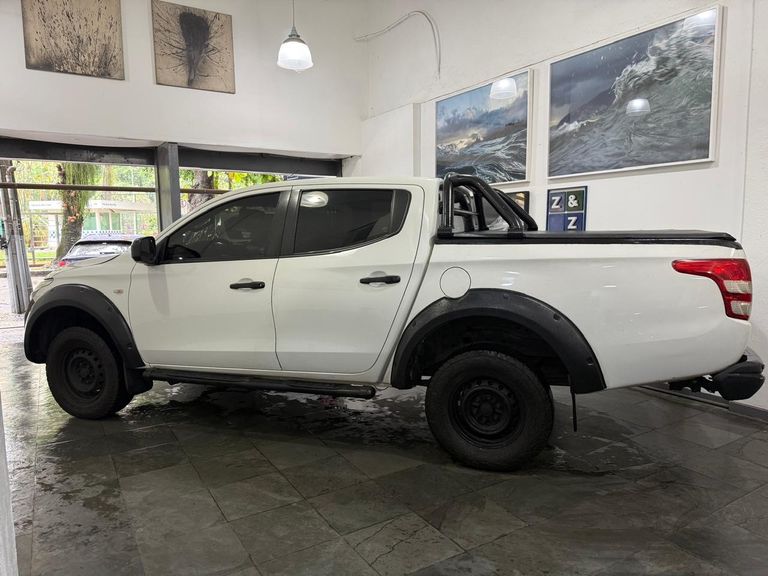 Mitsubishi L200 Triton Sport GLX 2.4 CD Diesel Mec.