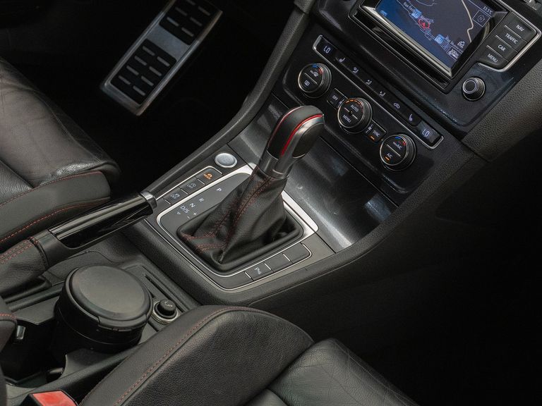 VolksWagen Golf GTi 2.0 TSI 220cv Aut.