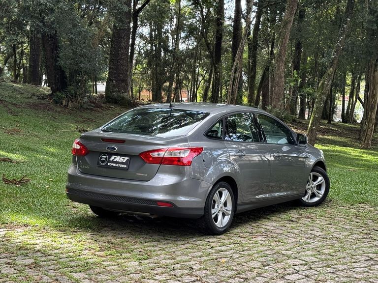 Ford Focus 2.0 16V/SE/SE Plus Flex 5p Aut.