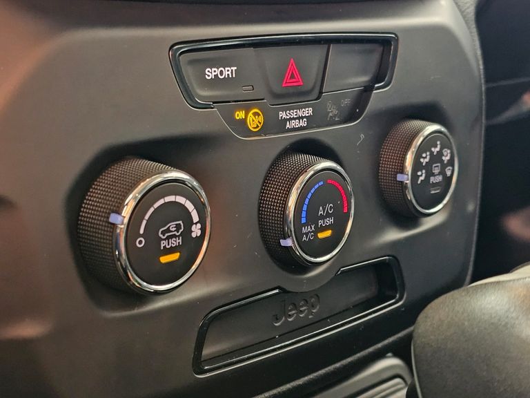 Jeep Renegade STD 1.8 4x2 Flex 16v Aut.