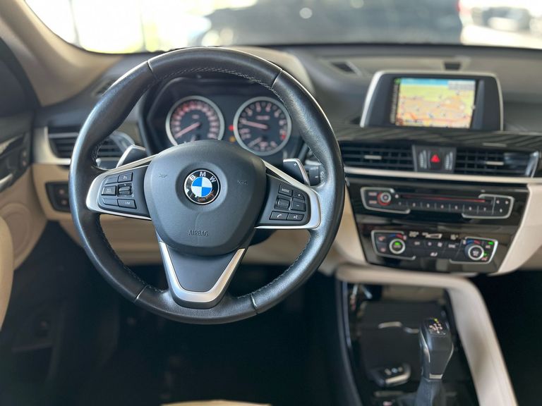 BMW X1 SDRIVE 20i X-Line 2.0 TB Active Flex