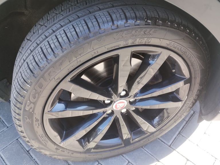 Jaguar E-Pace R-Dynamic SE 2.0 AWD 300cv Aut.