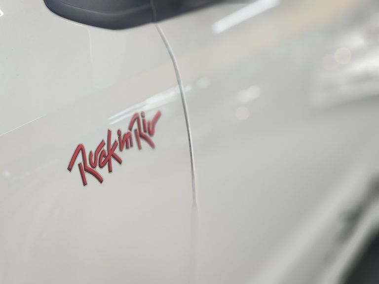 VolksWagen Fox Rock in Rio 1.6 Mi Total Flex 8V 5p