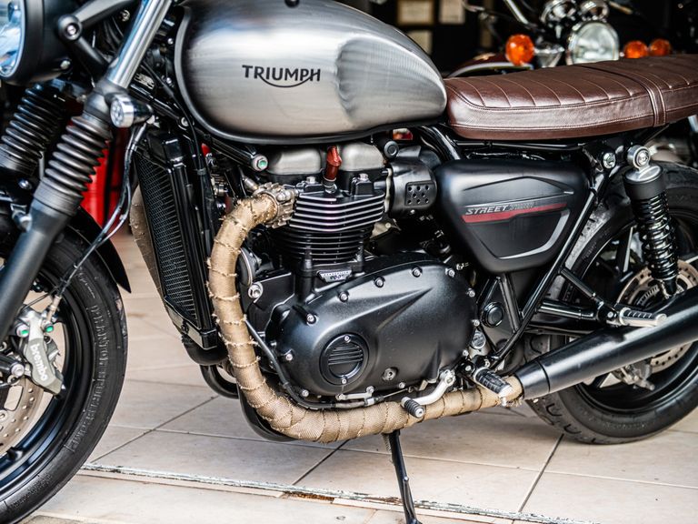 TRIUMPH STREET  TWIN 900cc