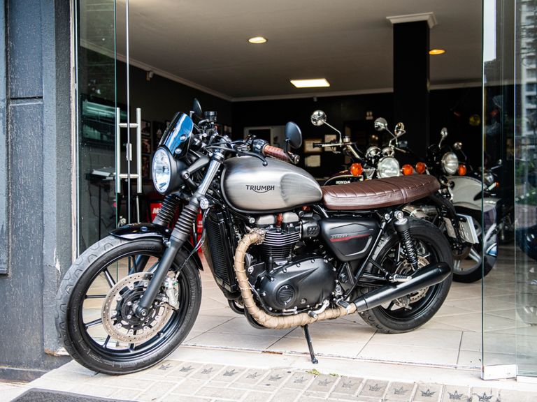 TRIUMPH STREET  TWIN 900cc