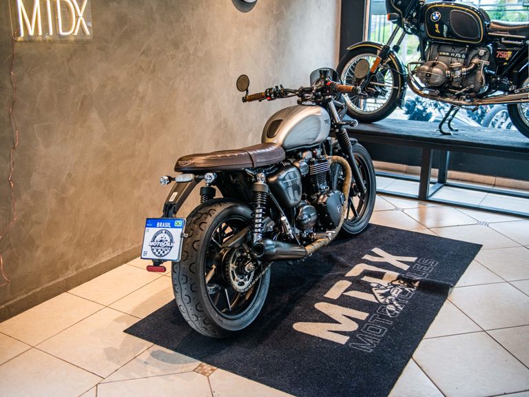 TRIUMPH STREET  TWIN 900cc