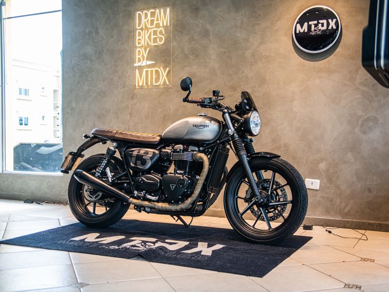 TRIUMPH STREET  TWIN 900cc