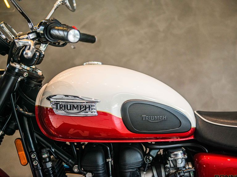 TRIUMPH BONNEVILLE T 100