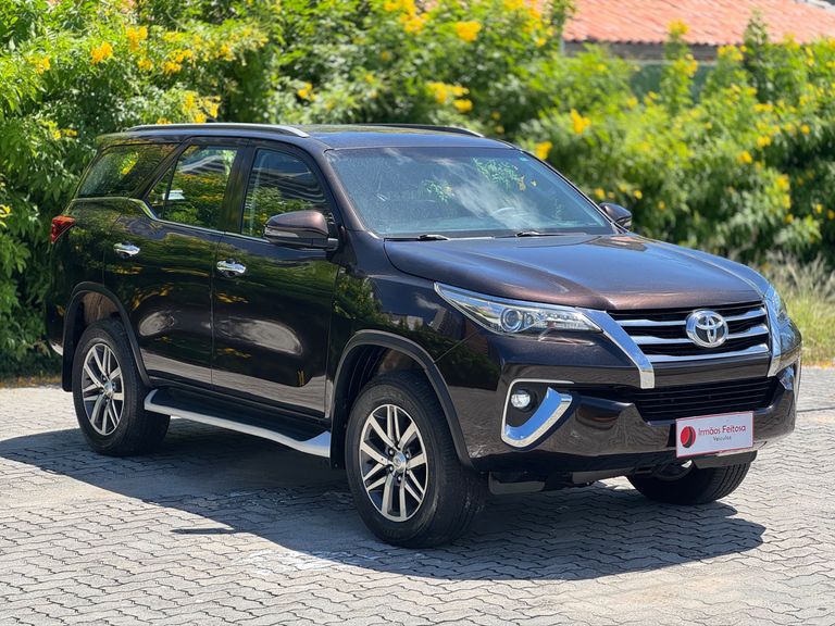 Toyota Hilux SW4 SRX 4x4 2.8 TDI 16V Dies. Aut.