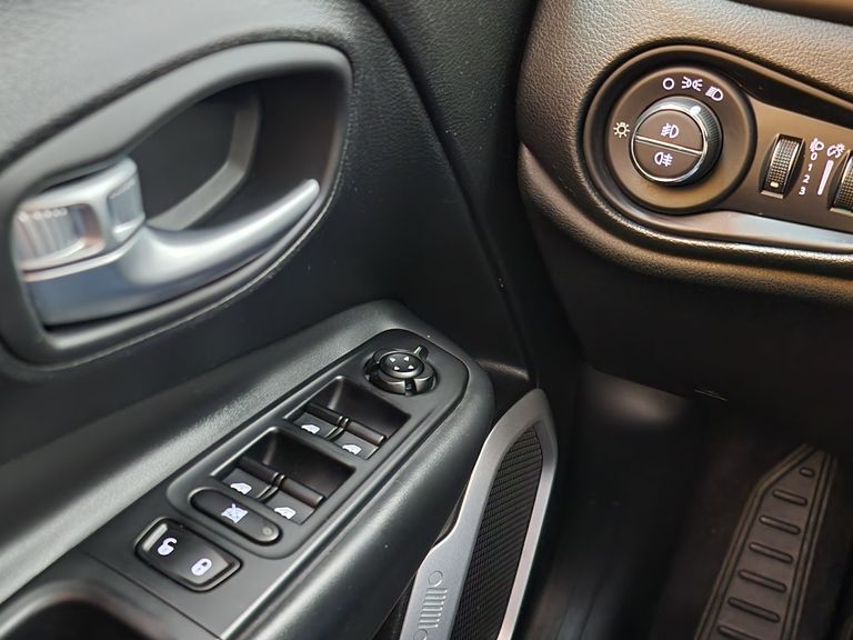 Jeep Renegade Longitude 1.8 4x2 Flex 16V Aut.