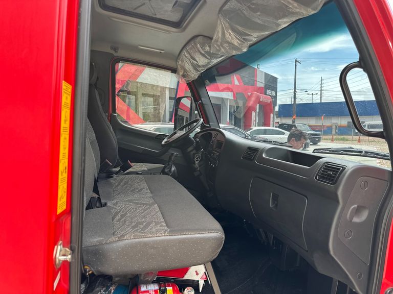 MERCEDES-BENZ Accelo 815 2p (diesel) (E5)