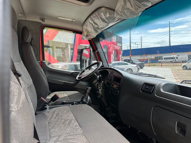 MERCEDES-BENZ Accelo 815 2p (diesel) (E5)
