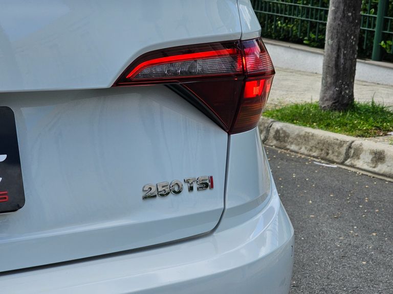 VolksWagen JETTA R-Line 250 TSI 1.4 Flex 16V Aut.