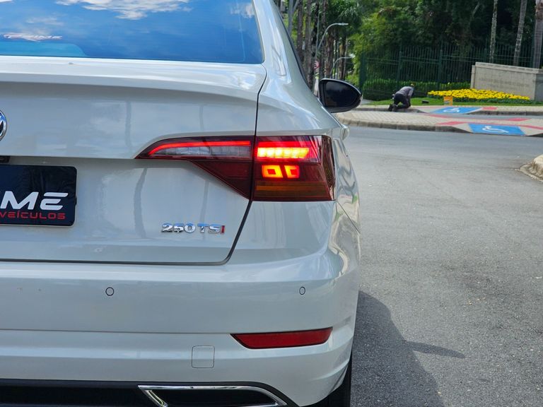 VolksWagen JETTA R-Line 250 TSI 1.4 Flex 16V Aut.