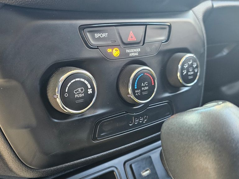 Jeep Renegade Sport 1.8 4x2 Flex 16V Aut.