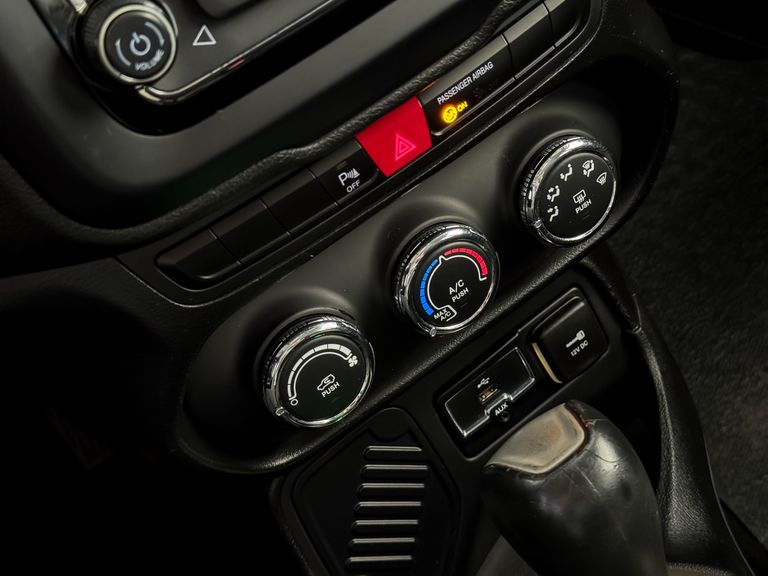 Jeep Renegade Sport 1.8 4x2 Flex 16V Aut.