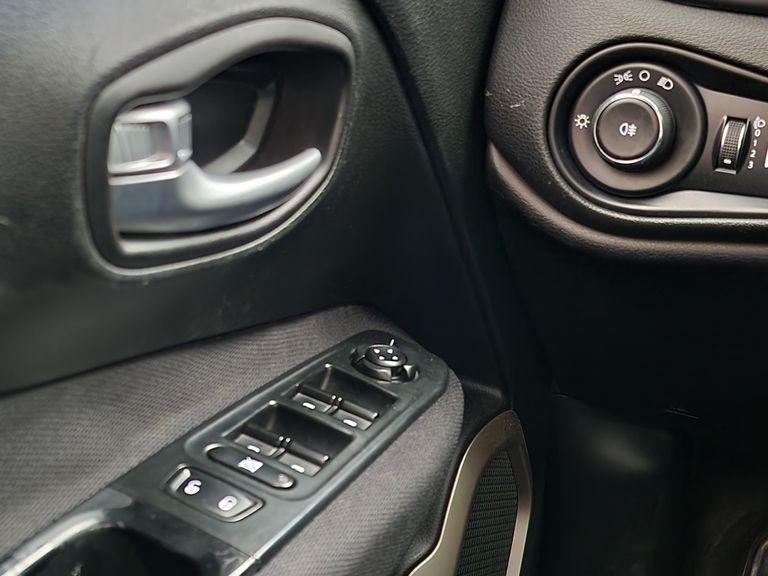 Jeep Renegade Sport 1.8 4x2 Flex 16V Aut.