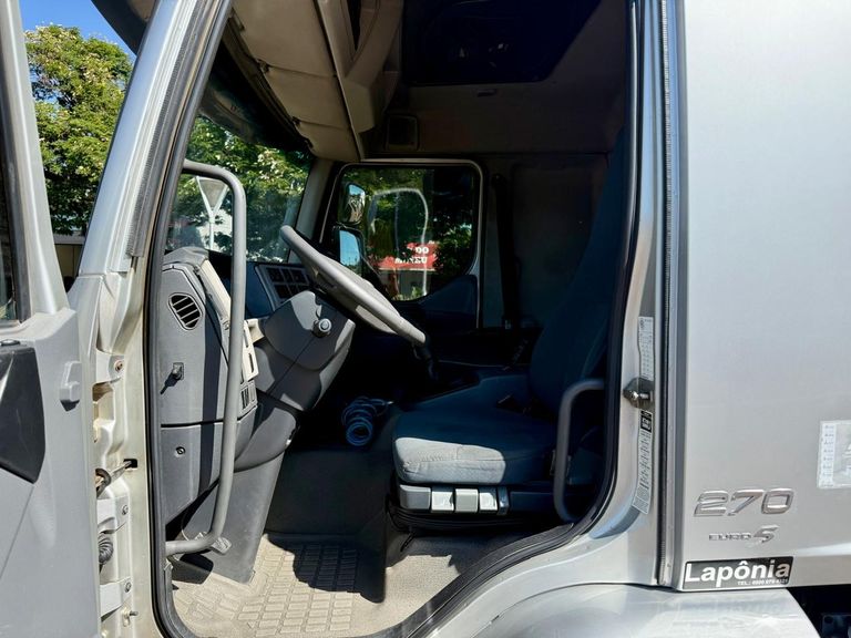VOLVO VM 270 6x2 2p (diesel) (E5)