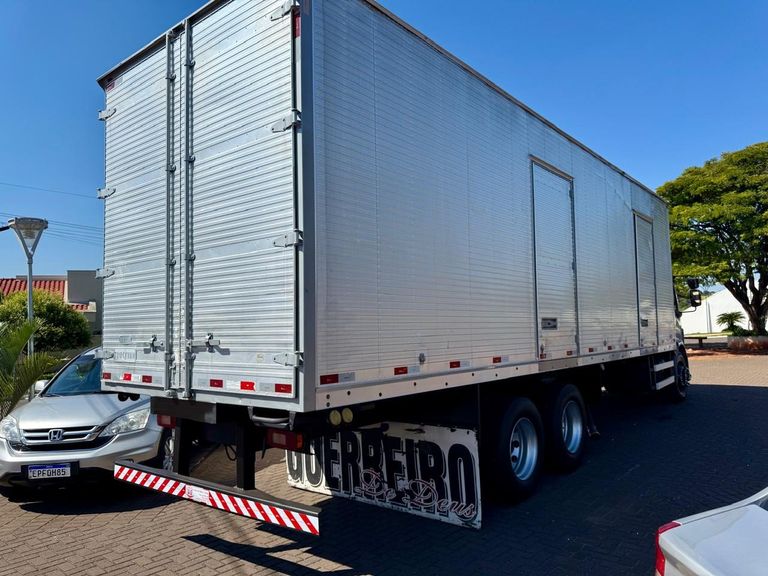 VOLVO VM 270 6x2 2p (diesel) (E5)