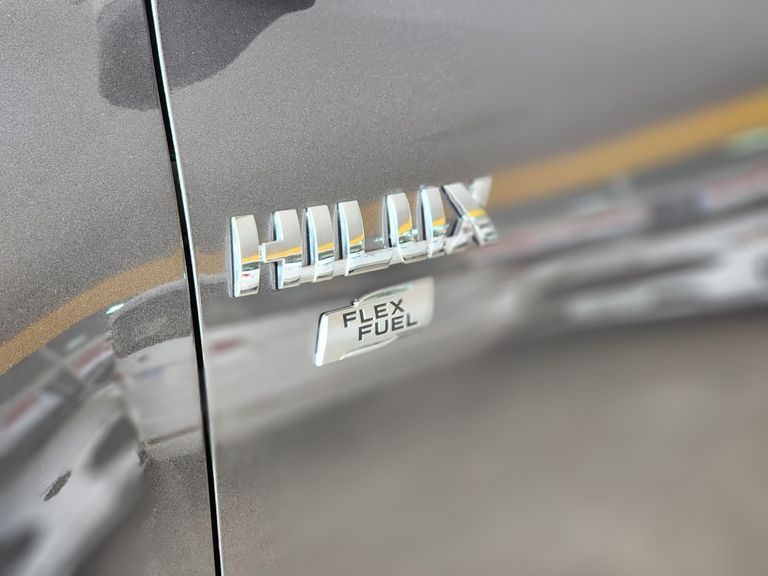 Toyota Hilux CD SRV 4x4 2.7 Flex 16V Aut.