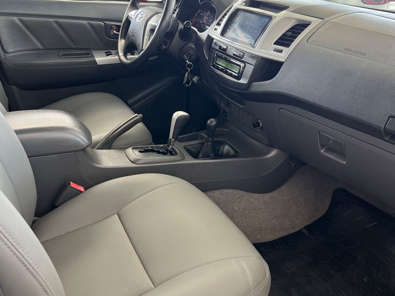 Toyota Hilux CD SRV D4-D 4x4 3.0 TDI Diesel Aut